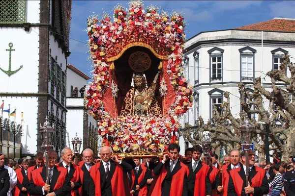 Is Santo Cristo dos Milagres the biggest religious event in the Azores? — Azores fun fact