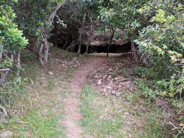Photos of Figueiral Cave in EN1-2A, 9580 Almagreira, Portugal - Photo 3
