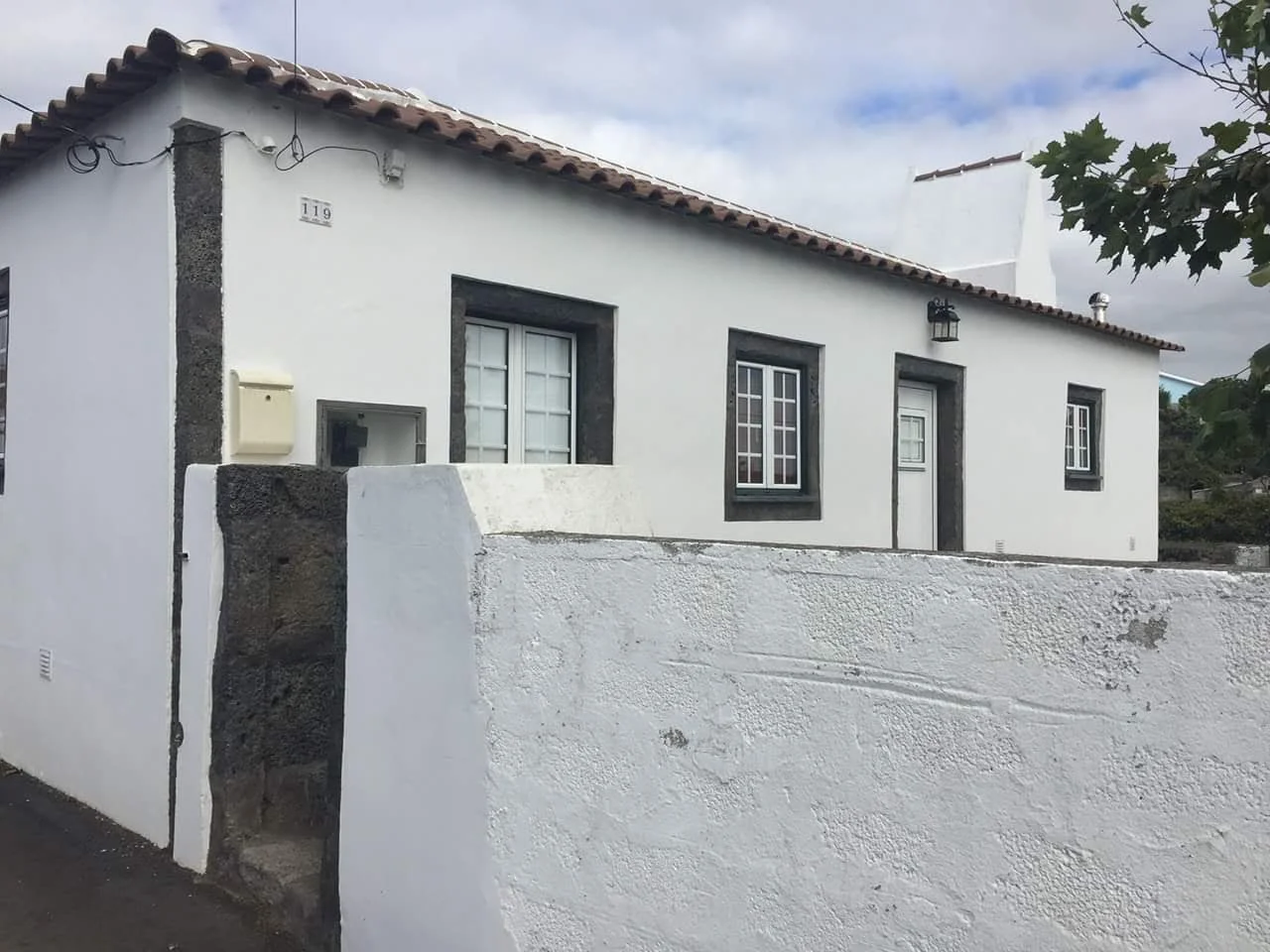 Photos of golden house in São Mateus da Calheta.° 119 Terceira, Açores, 9700-570 Ilha, Portugal - Photo 1