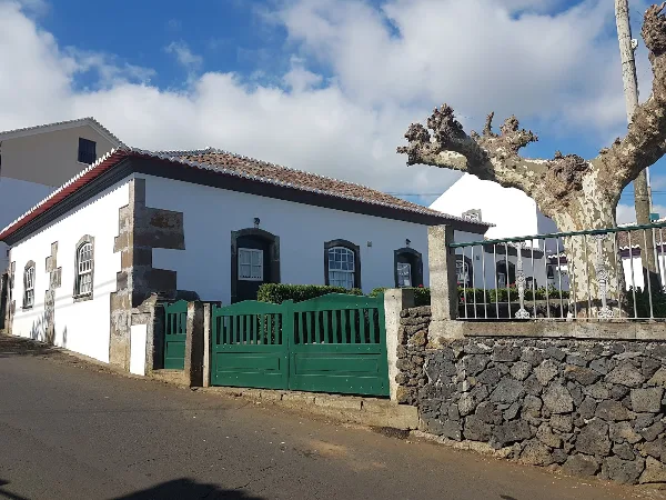 Photos of Quinta dos Figos "5 Trevos GOLD" in R. das Pedras 34, 9760-118, Portugal - Photo 2