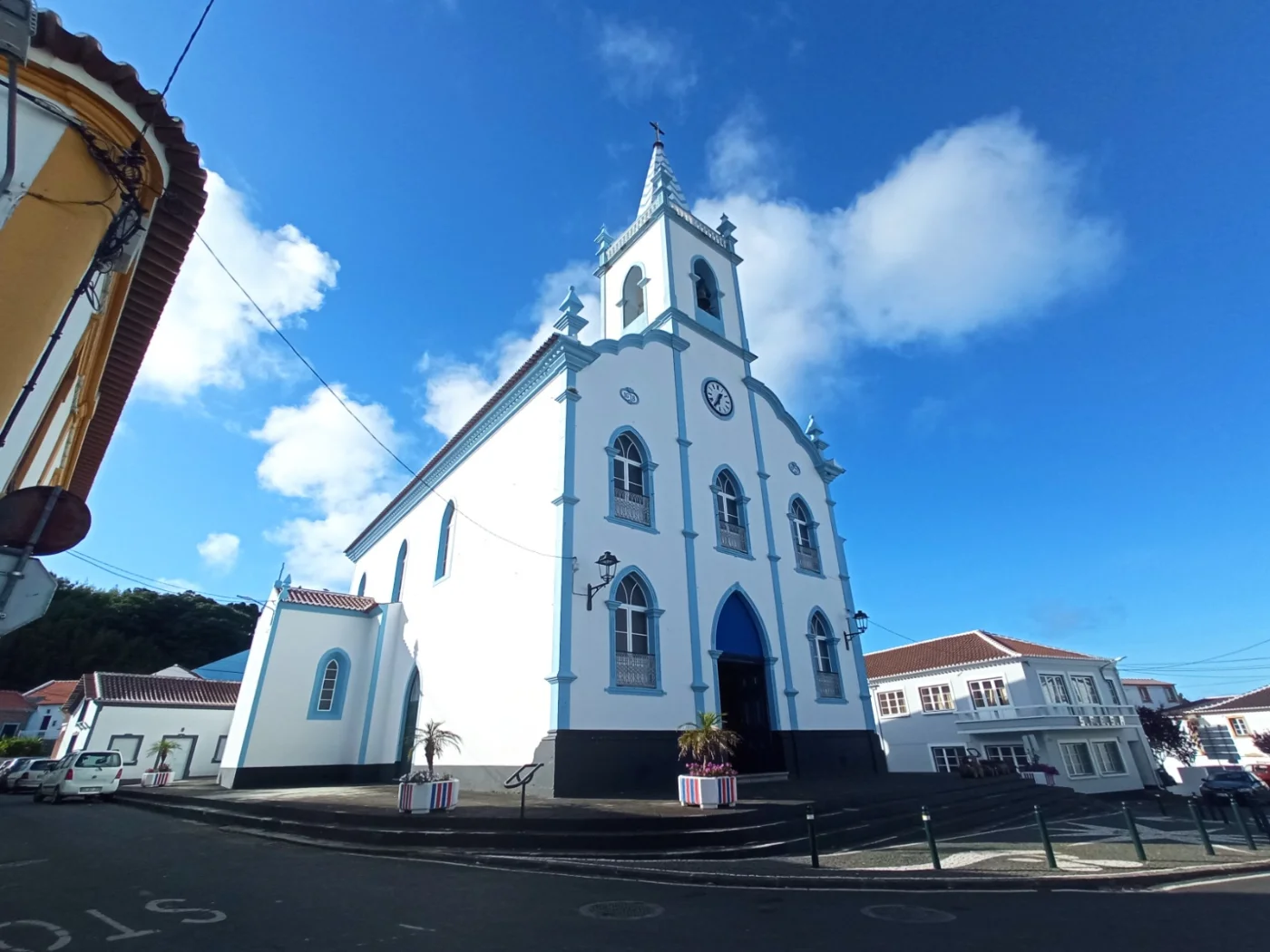 Photos of Church of Nossa Senhora de Guadalupe in Cabouco da Igreja, 9760-021 Agualva, Portugal - Photo 1