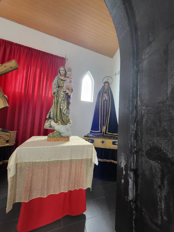 Photos of Church of Nossa Senhora de Guadalupe in Cabouco da Igreja, 9760-021 Agualva, Portugal - Photo 3