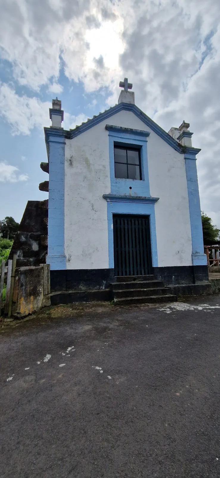 Photos of Ermida de Nossa Senhiora do Loreto in Canada da Obra 17, 9760 Biscoitos, Portugal - Photo 1