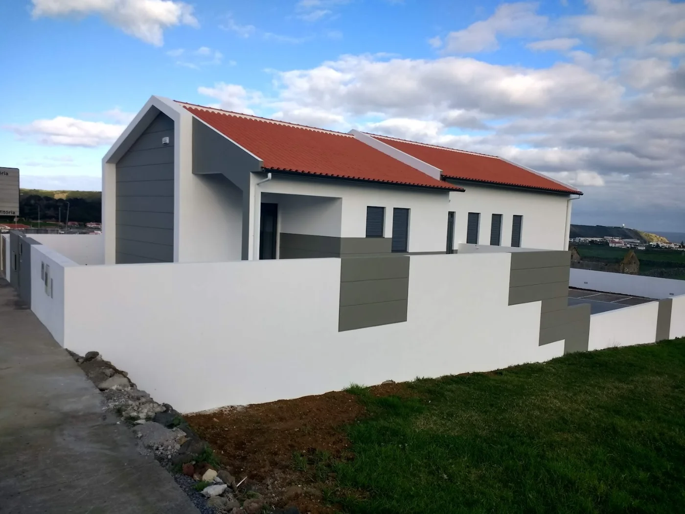 Photos of Salão do Reino das Testemunhas de Jeová in M574-1, 9760, Portugal - Photo 1