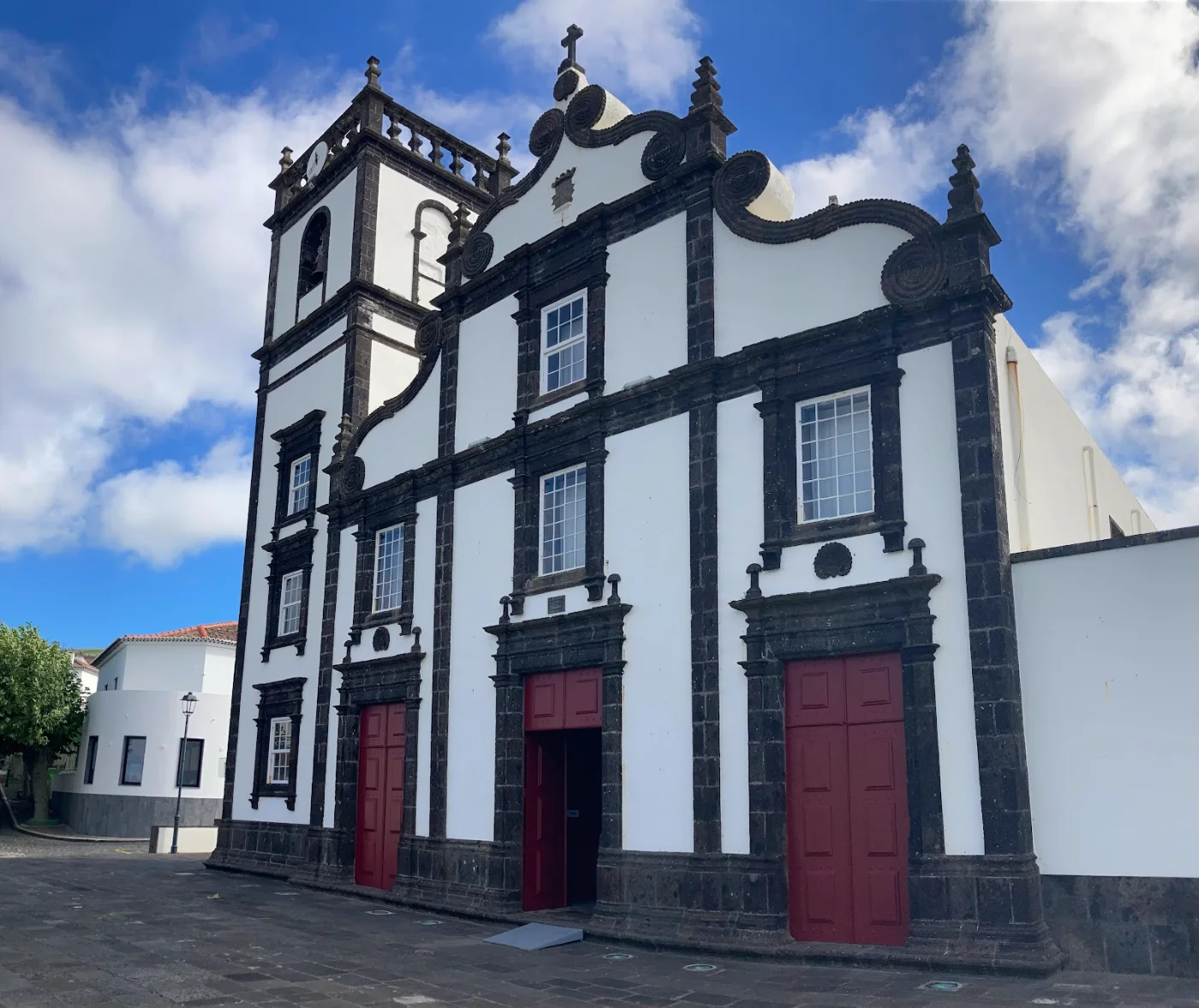 Photos of Igreja Matriz de Lagoa in Av. Dr. Gaspar Fructuoso, 9560 Lagoa, Portugal - Photo 1