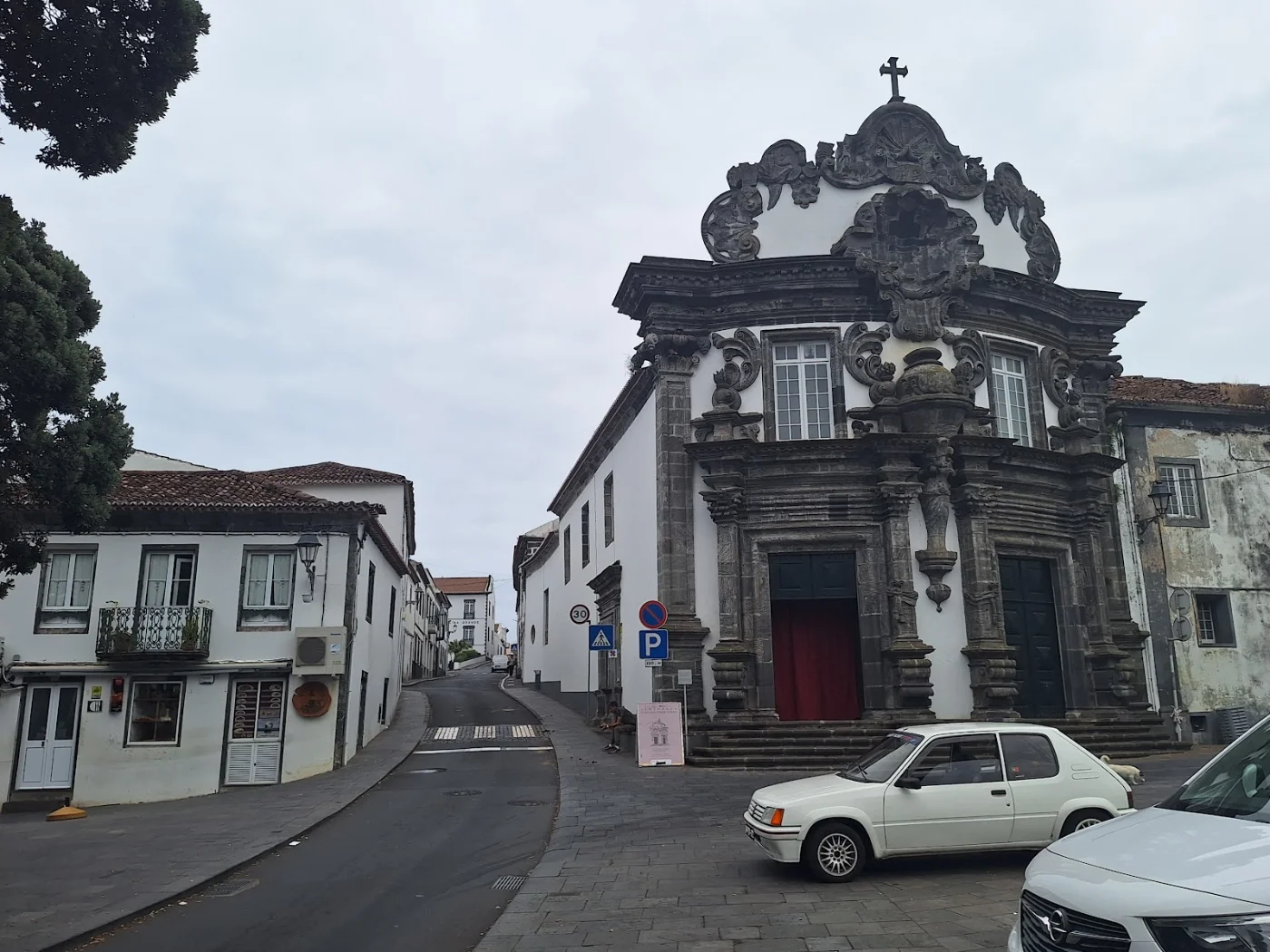 Photos of The Church of Misericordia in R. de Nossa Sra. da Conceição 5 9600, 9600 Ribeira Grande, Portugal - Photo 1
