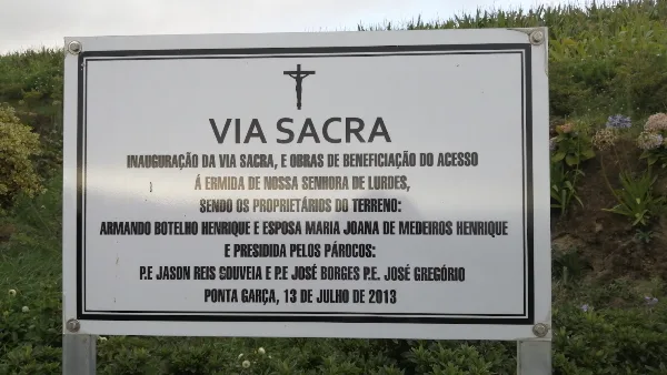 Photos of Chapel of Our Lady of Lourdes (Ponta Garça) in Canada do Grotilhão 9675, 9675, Portugal - Photo 4