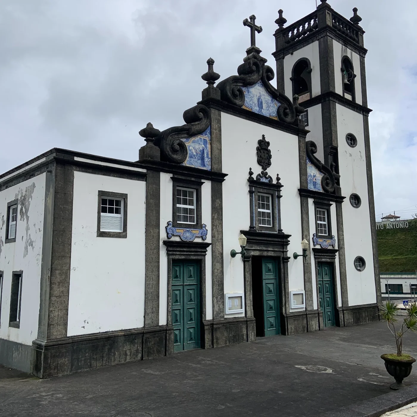 Photos of Igreja de Santo António in R. Mãe de Deus de Cima 12, 9545, 9545 Santo António, Portugal - Photo 1
