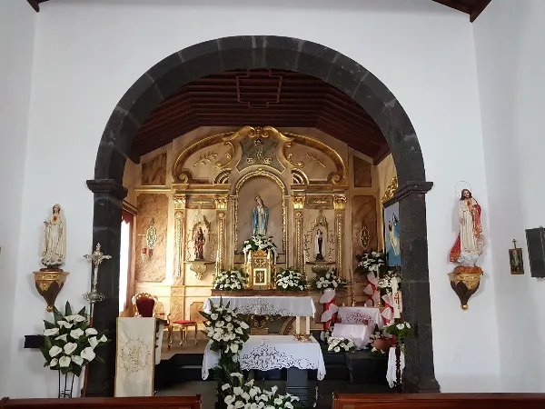 Photos of Church of Our Lady of Hope in 9880 Ribeirinha, Portugal - Photo 2