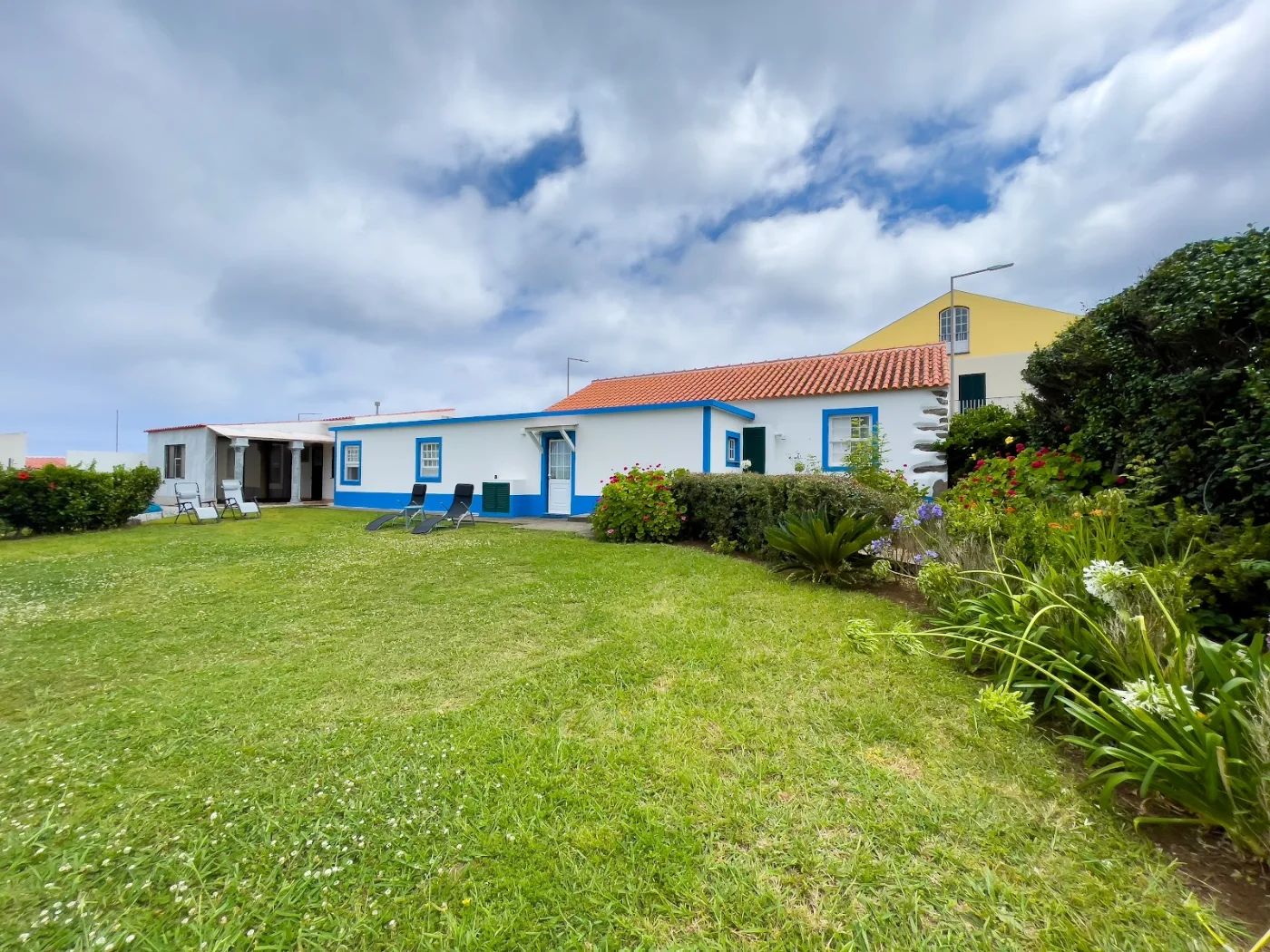 Photos of Acquamarina Flores in R. Sen. André de Freitas 22, 9970-320 Stº, Portugal - Photo 1