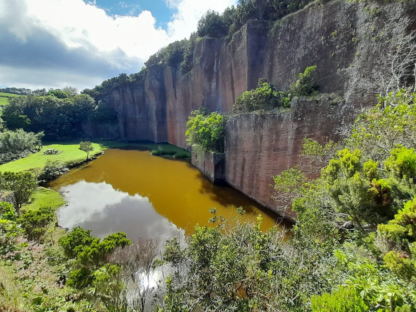 Photos of Poço da Pedreira in EN1-2A, 9580 Santo Espírito, Portugal - Photo 1